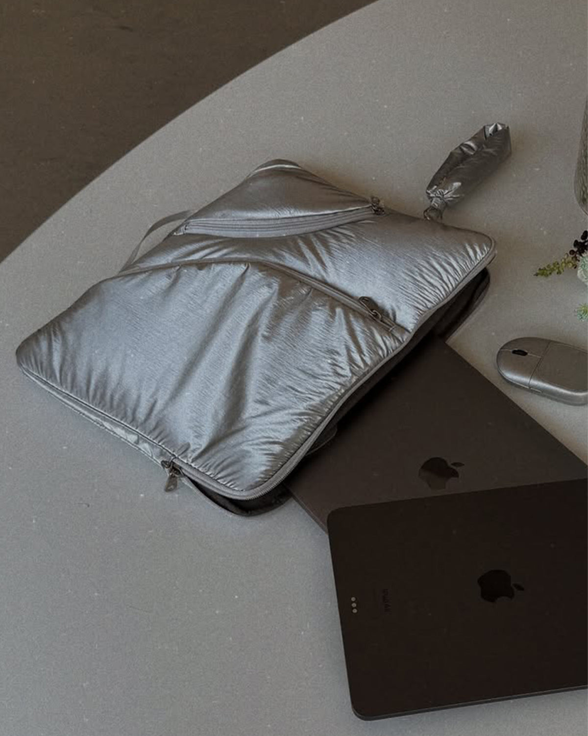 Lake 16 Laptop Clutch - Silver