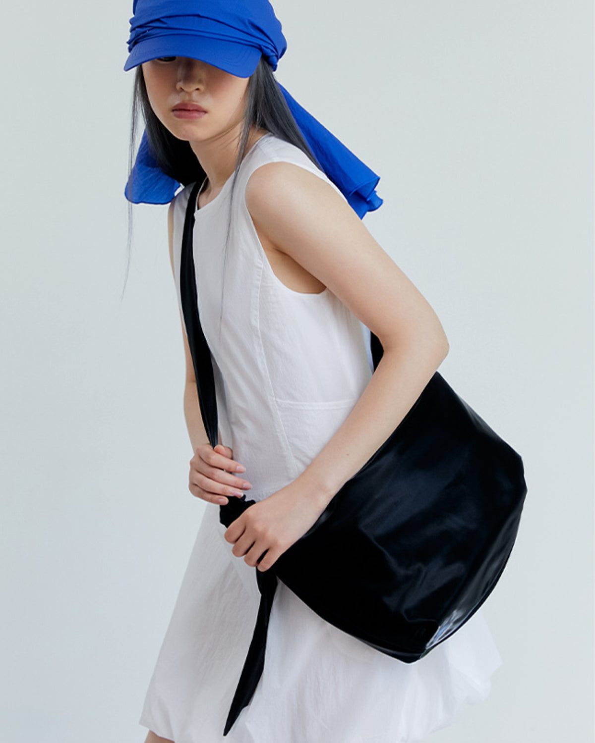 Glossy Halfmoon Cross Bag - Black