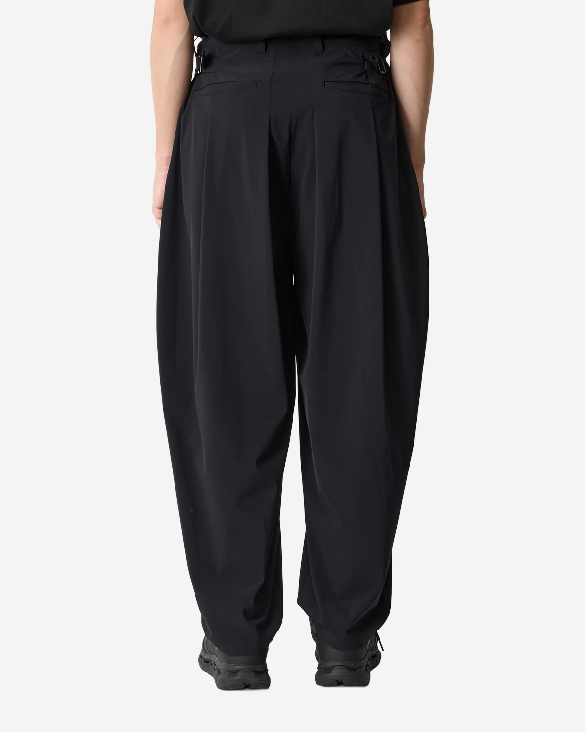 8 Tuck Wide Tapered Pants - Black