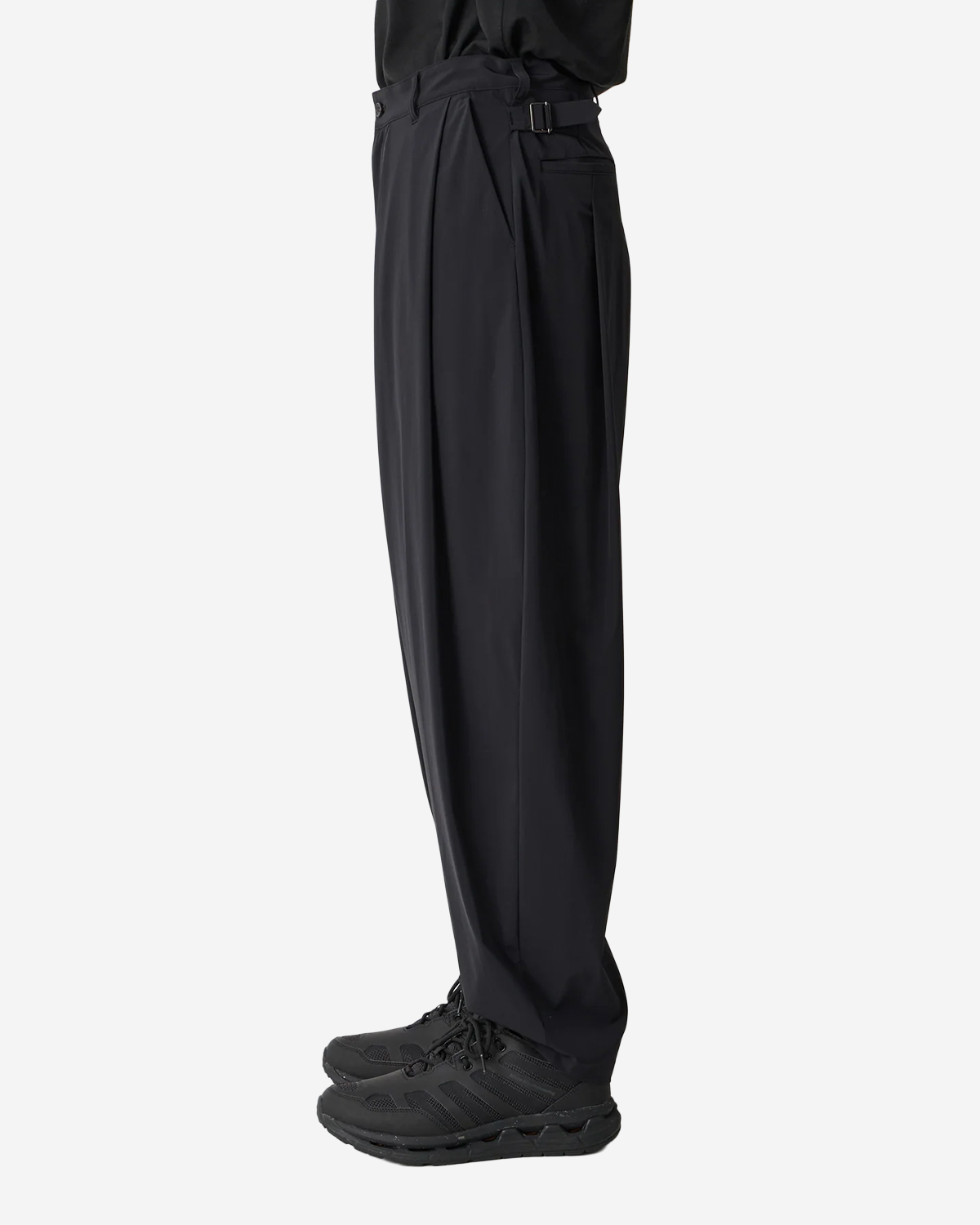 8 Tuck Wide Tapered Pants - Black