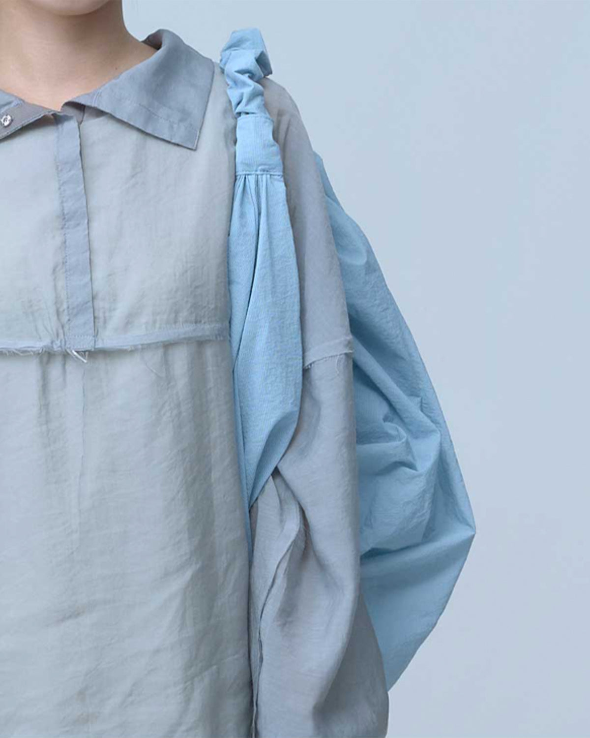 Mid Tangle Twist Bag - Light Blue