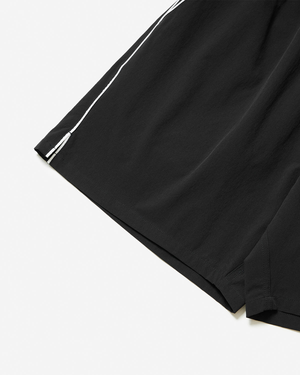 Solar - Belted Piping Shorts - Black