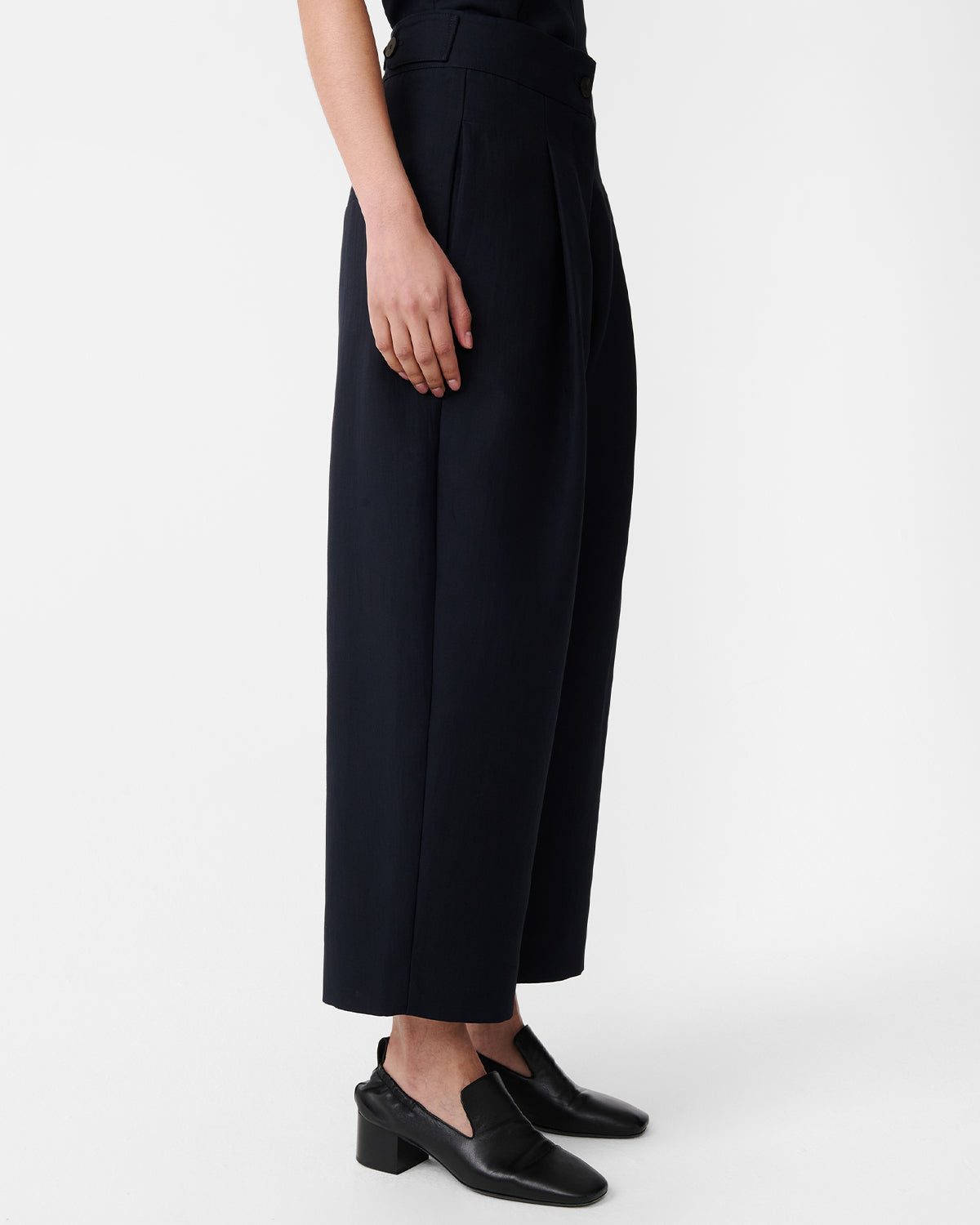 Fellini - Elevated Pants With Tab Detail - Darkest Navy