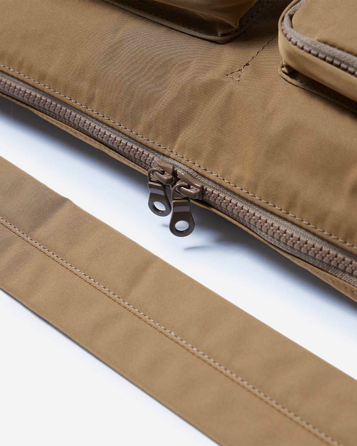 Gabardine Bodybag M - Beige