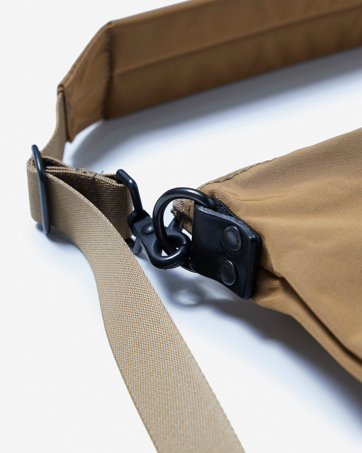 Gabardine Bodybag M - Beige