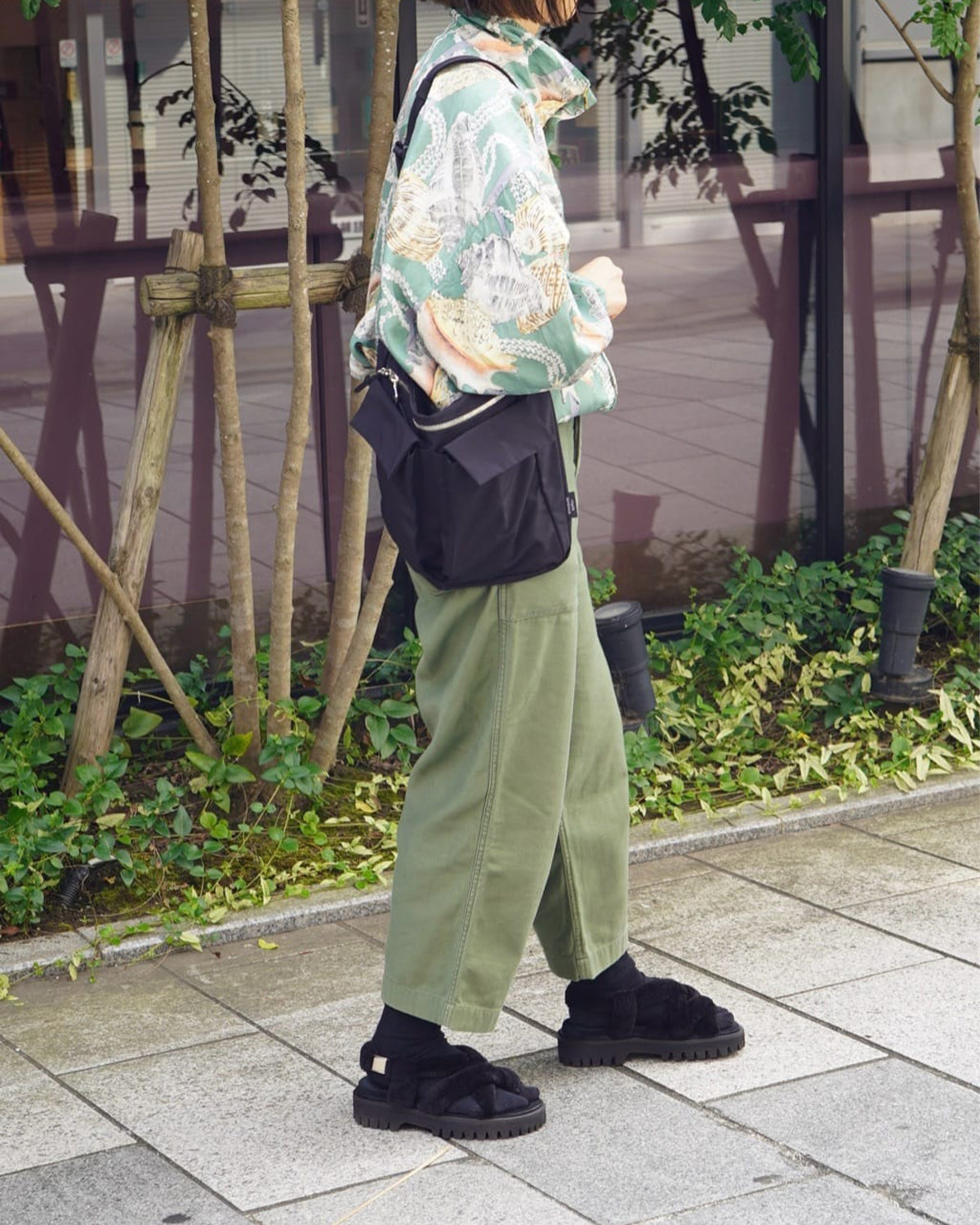 Simplicity Along Shoulder - Black