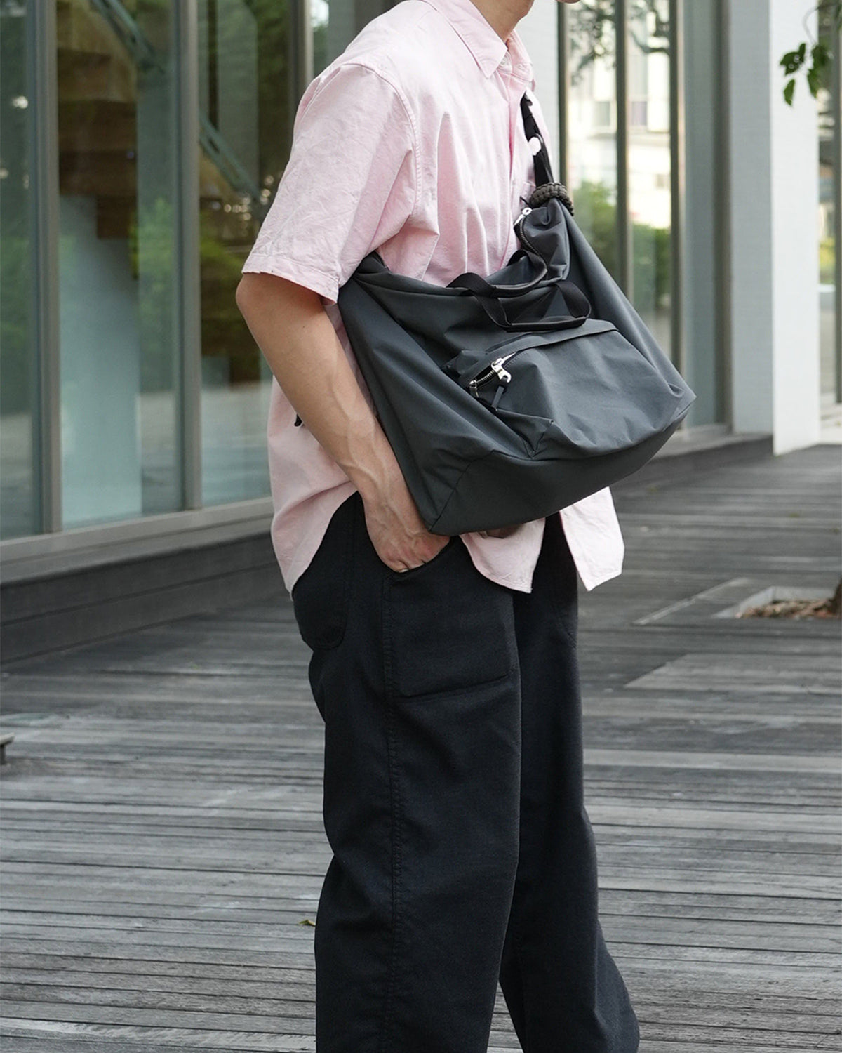 Simplicity Front Pocket Shoulder - Black