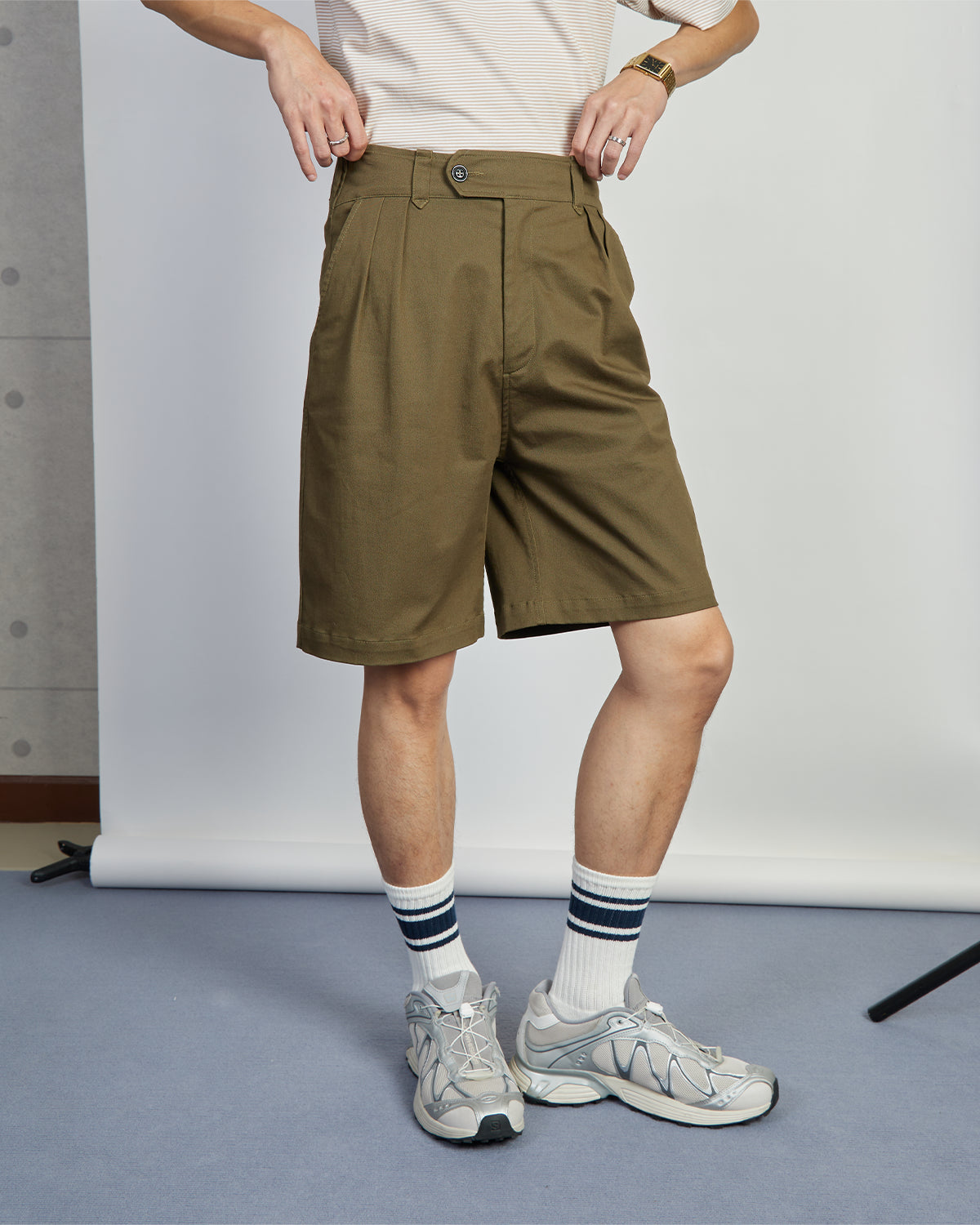 Lowa Shorts - Pleated Officer Shorts - Olive