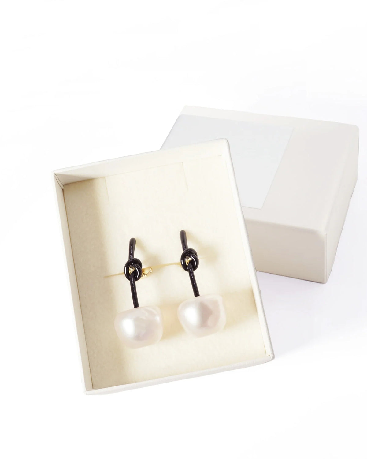 Edit Play Pearl Cherry Earrings (602/WT/BK)