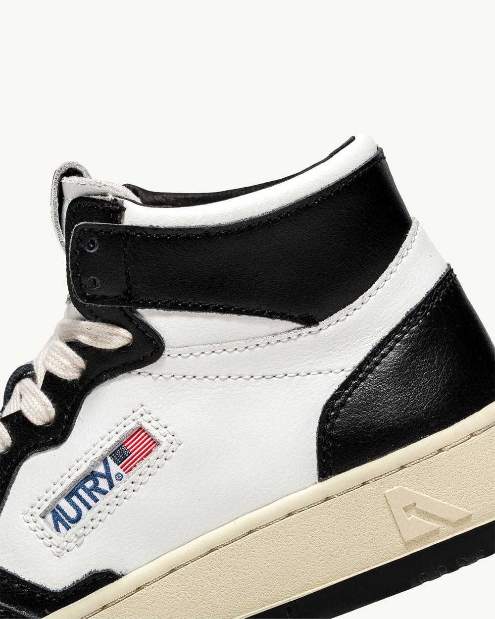 ◆Autry◆MEDALIST MID SNEAKERS Autry - Medalist Mid Women - Two-Tone Leather Color White